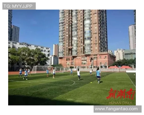 芵国足球球星逐梦绿茵场谱写荣耀新篇章